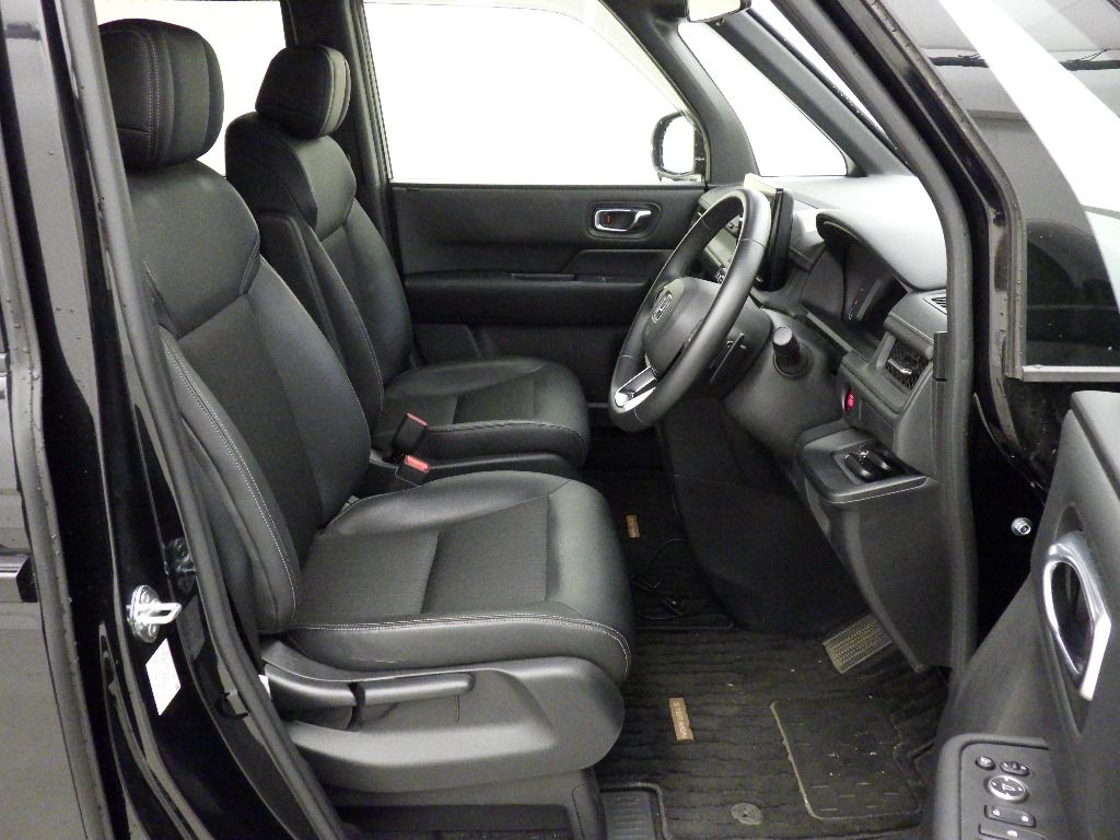 2022 Honda Stepwgn 4WD 7人 auction photo 6