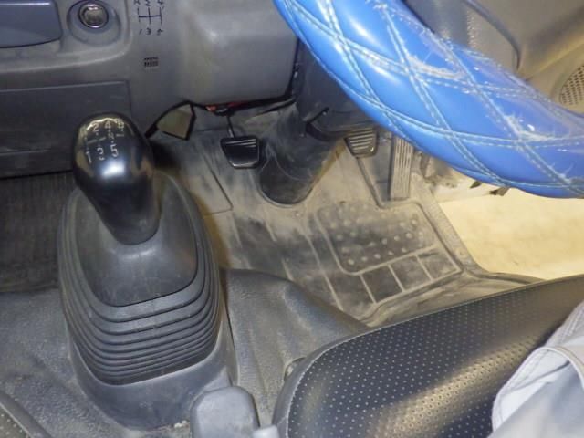 2013 Isuzu Elf dump auction photo 8