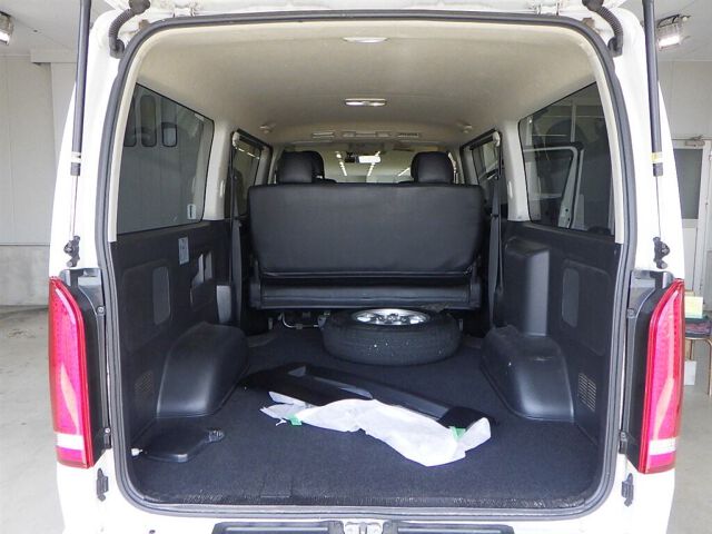 2017 Toyota Hiace Long Super GL 4WD auction photo 6