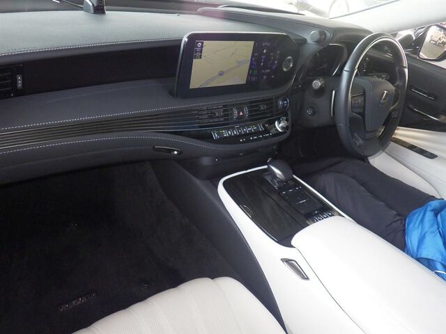 2021 Lexus LS LS500H VER-L auction photo 3