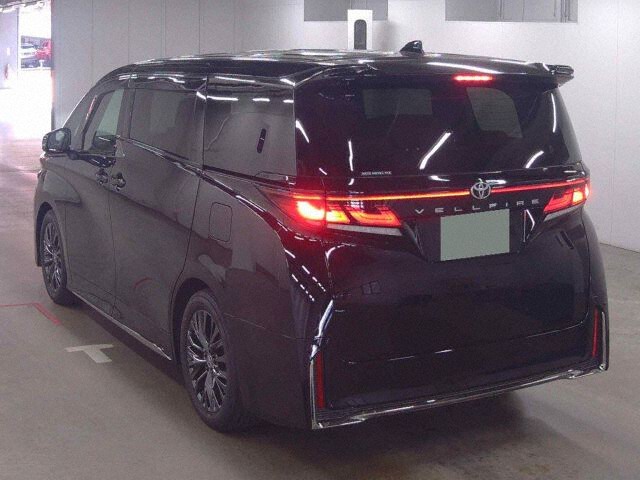 2025 Toyota Vellfire Z Premier auction photo 2