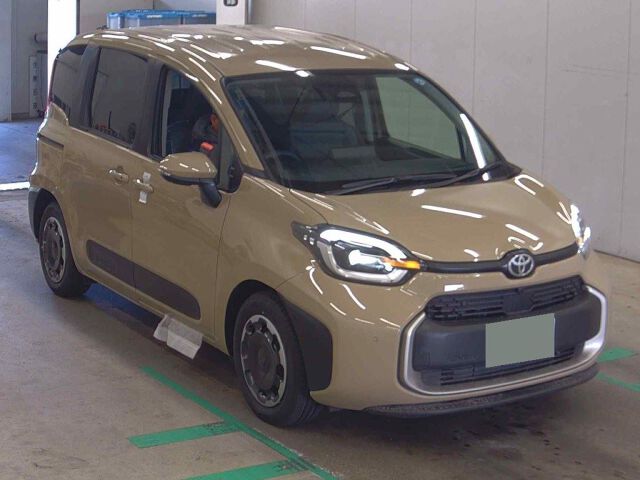 Japan Auction Vehicles 8 2026 Toyota Sienta ハイブリッドZ auction photo