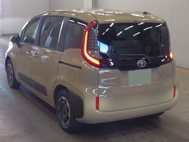 2026 Toyota Sienta ハイブリッドZ auction photo 2