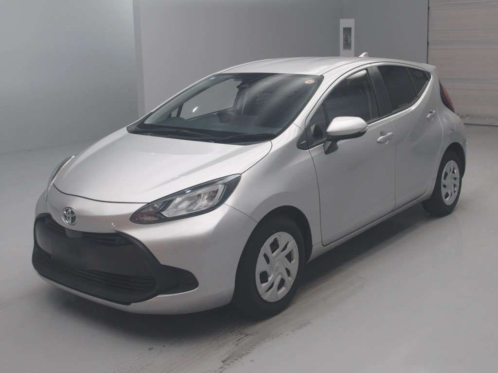 2022 Toyota Aqua X Japan auction vehicle
