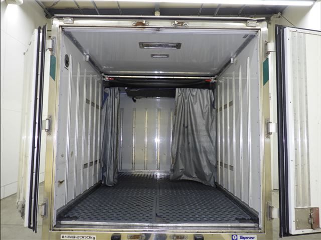2008 Isuzu Elf Refrigerated and frozen trucks auction photo 4