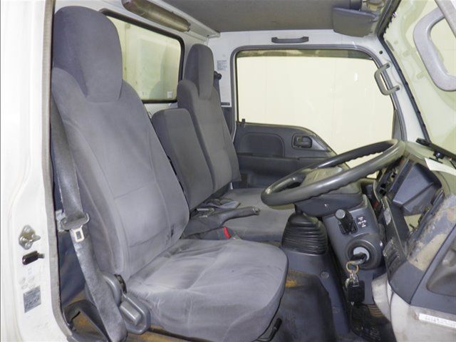 2008 Isuzu Elf Refrigerated and frozen trucks auction photo 6