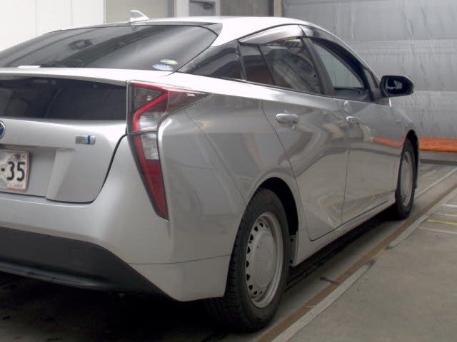 2018 Toyota Prius E auction photo 5
