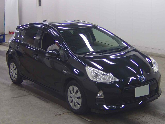 2013 Toyota Aqua G Japan auction vehicle