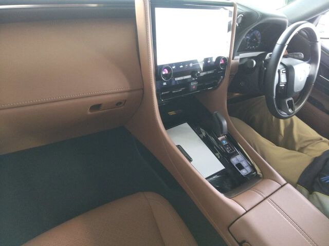 2025 Toyota Vellfire Z Premier auction photo 3