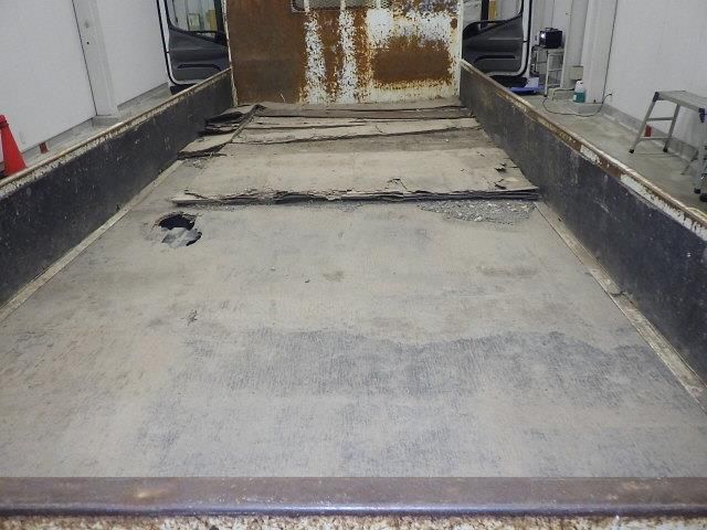 2021 Mitsubishi Fuso Canter Flatbed auction photo 4