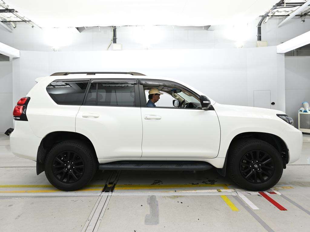 2022 Toyota Land Cruiser Prado TXLパッケージマットブラ 4WD auction photo 3