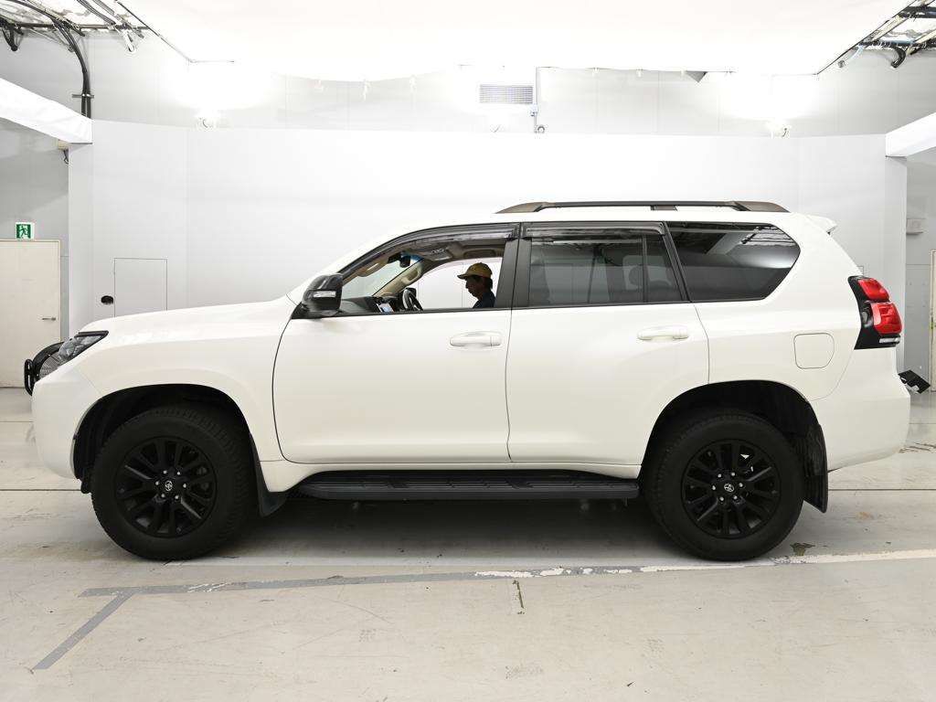 2022 Toyota Land Cruiser Prado TXLパッケージマットブラ 4WD auction photo 4
