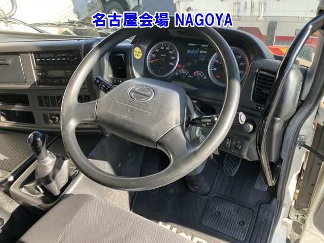 2016 Hino Profia Hollow Wing auction photo 4