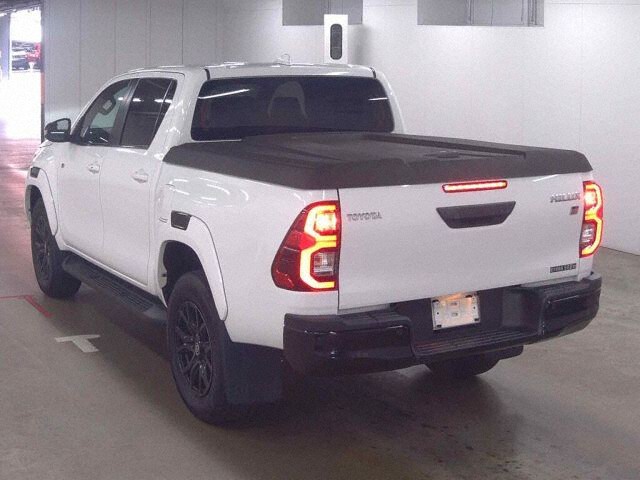 2023 Toyota Hilux Z GR Sport 4WD auction photo 2