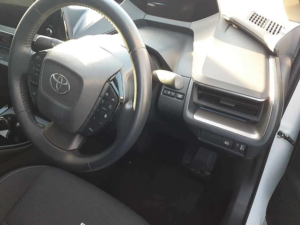 2025 Toyota Prius G auction photo 9