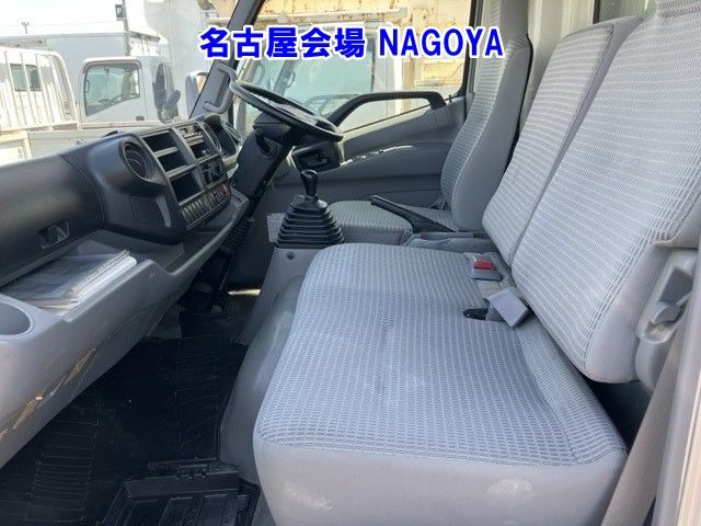 2015 Hino Dutro Aluminum Van PG auction photo 5