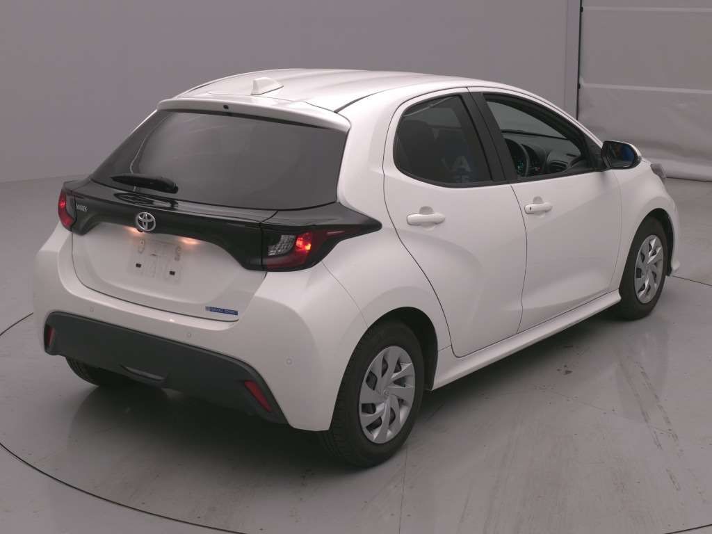 2021 Toyota Yaris X auction photo 2