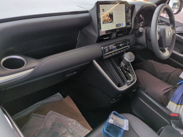 2026 Toyota Voxy S-Z auction photo 3