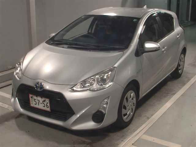 2015 Toyota Aqua S auction photo 4