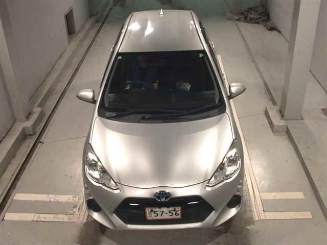 2015 Toyota Aqua S auction photo 6