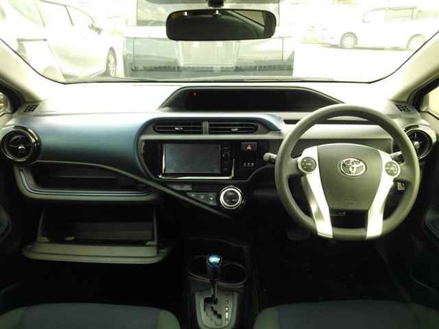 2015 Toyota Aqua S auction photo 8