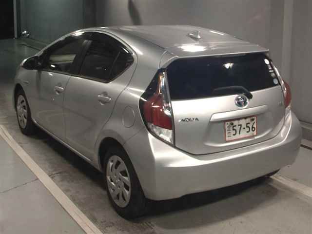 2015 Toyota Aqua S auction photo 2