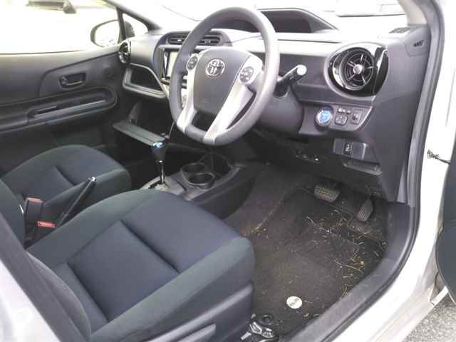 2015 Toyota Aqua S auction photo 3