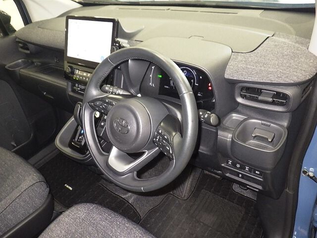 2023 Toyota Sienta ハイブリッドZ auction photo 3