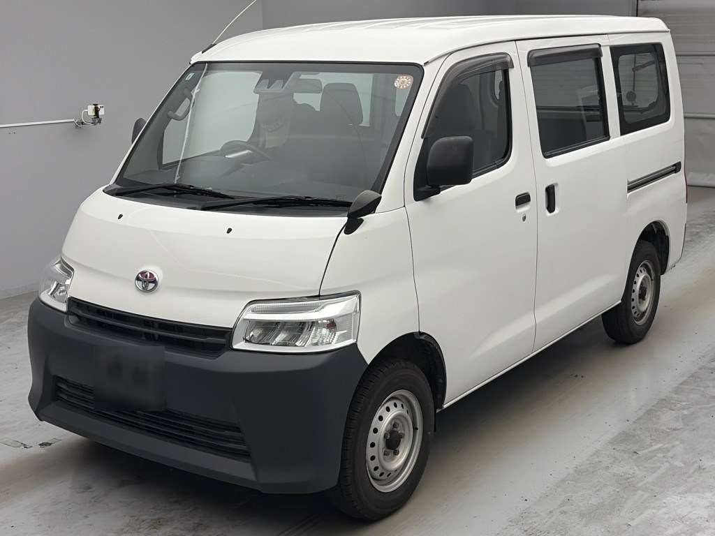2022 Toyota TownAce Van DX 4WD Japan auction vehicle