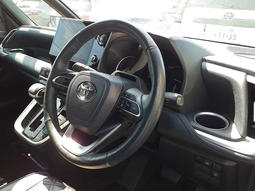 2023 Toyota Voxy S-Z auction photo 9