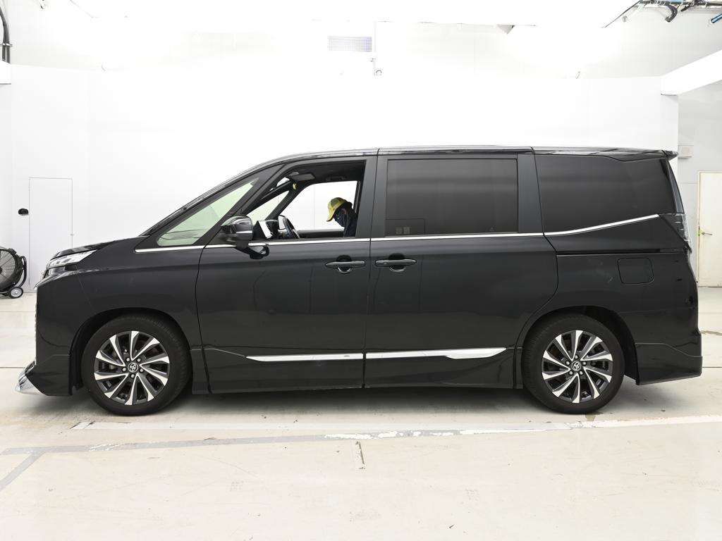 2023 Toyota Voxy S-Z auction photo 4