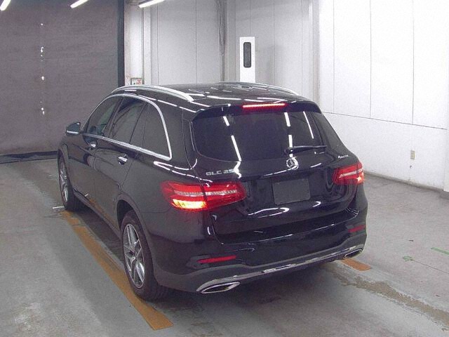 2017 Mercedes-Benz GLC GLC250 4M Sport 4WD auction photo 2