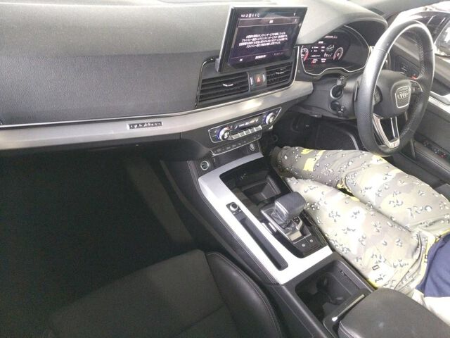 2022 Audi Q5 40 TDI Quattro S Line 4WD auction photo 3
