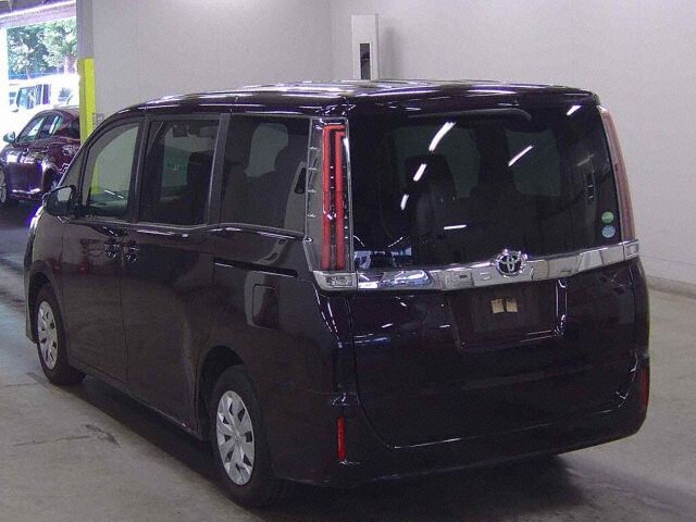 2019 Toyota Noah X auction photo 2