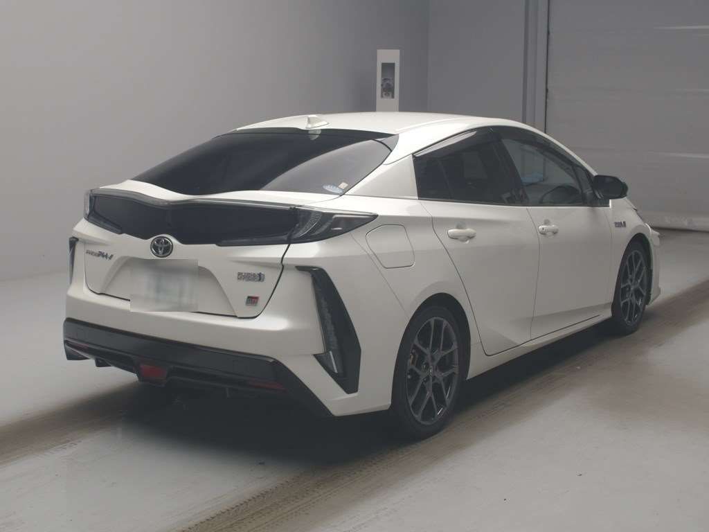 2018 Toyota Prius PHEV Sナビパッケージ・GRスポーツ auction photo 2