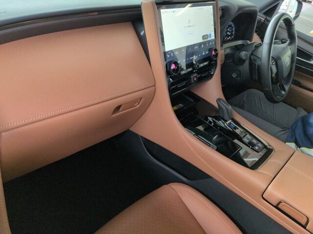 2025 Toyota Vellfire Z Premier auction photo 3