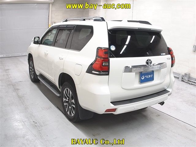 2022 Toyota Land Cruiser Prado 4WD TZ-G auction photo 2
