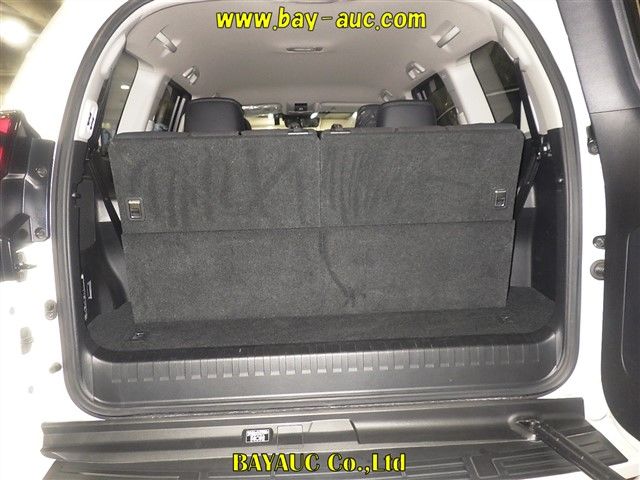 2022 Toyota Land Cruiser Prado 4WD TZ-G auction photo 6