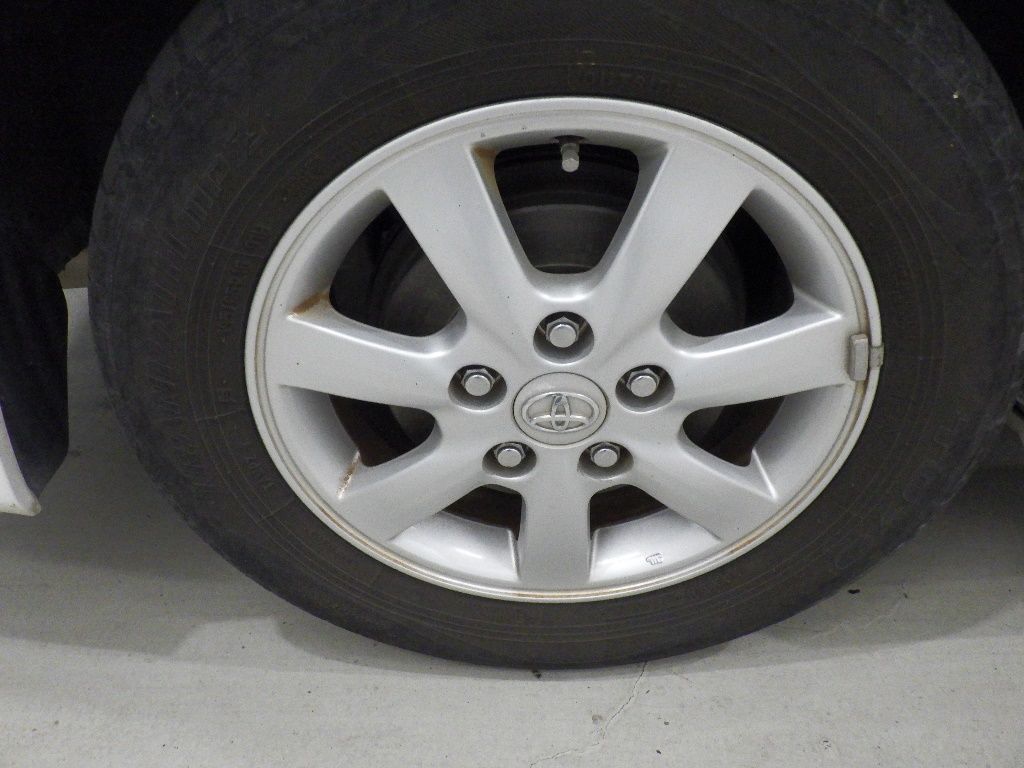 2010 Toyota Isis プラタナ auction photo 9