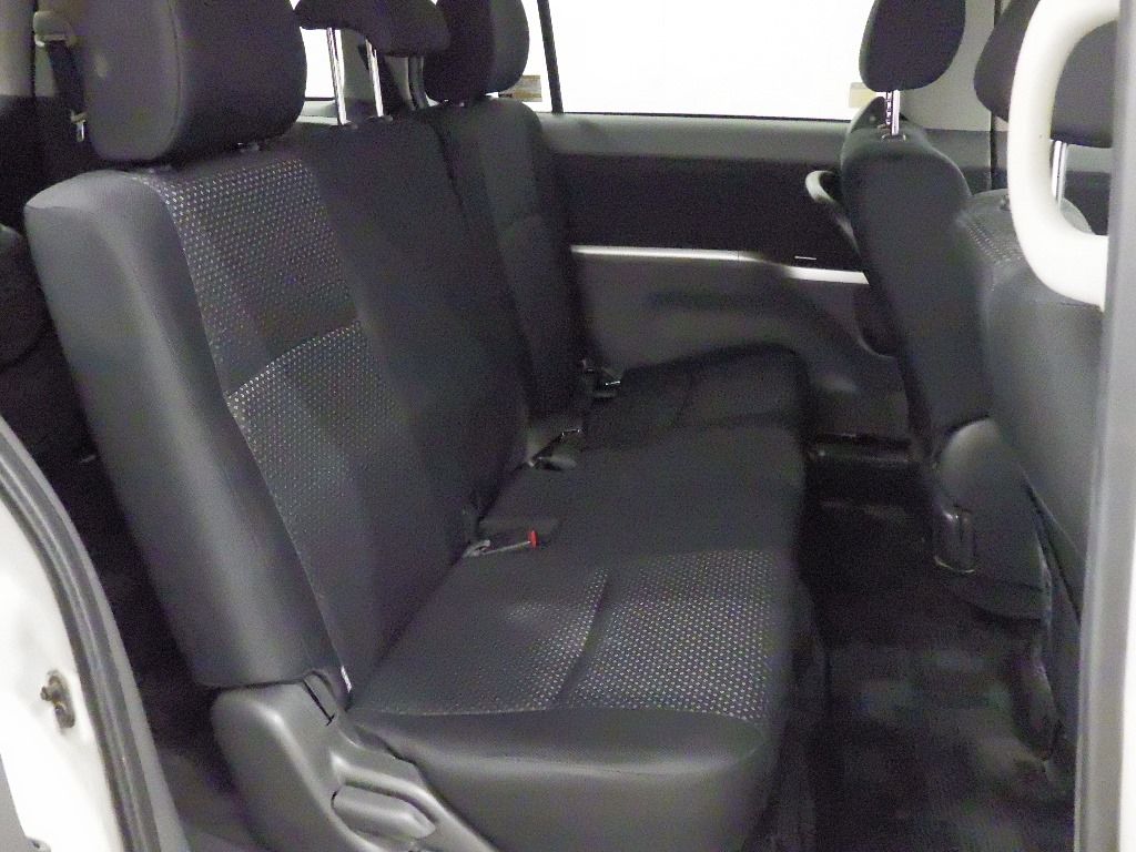 2010 Toyota Isis プラタナ auction photo 7