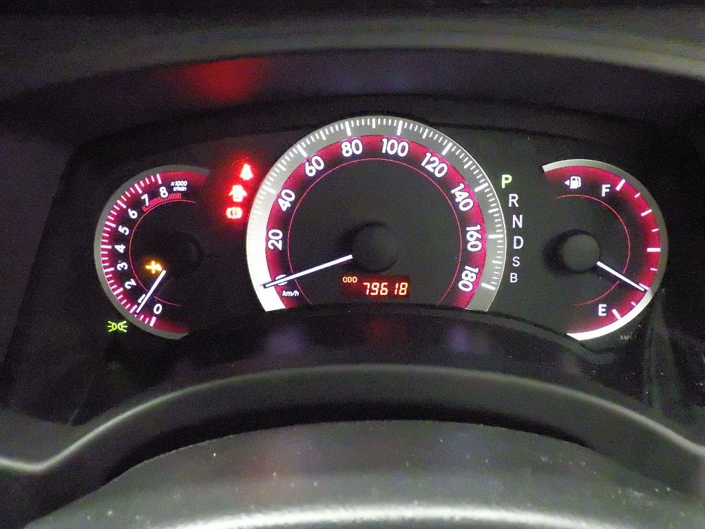 2010 Toyota Isis プラタナ auction photo 10
