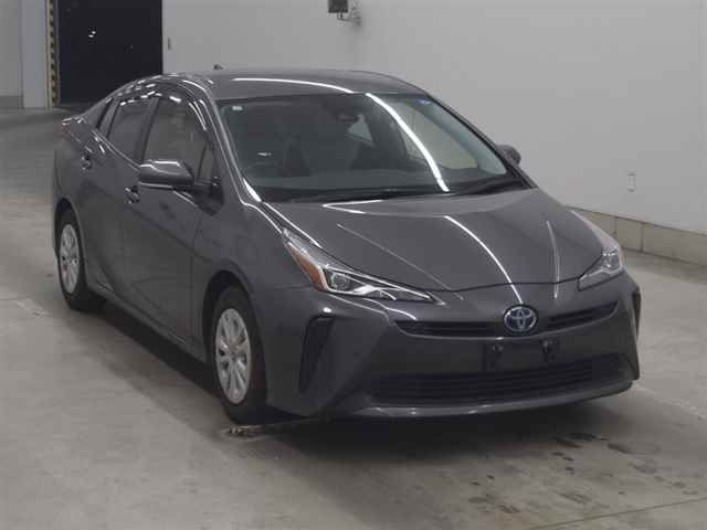Japan Auction Vehicles 10 2021 Toyota Prius S auction photo