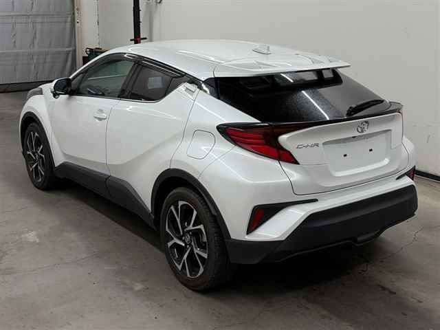 2023 Toyota C-HR G-T auction photo 2