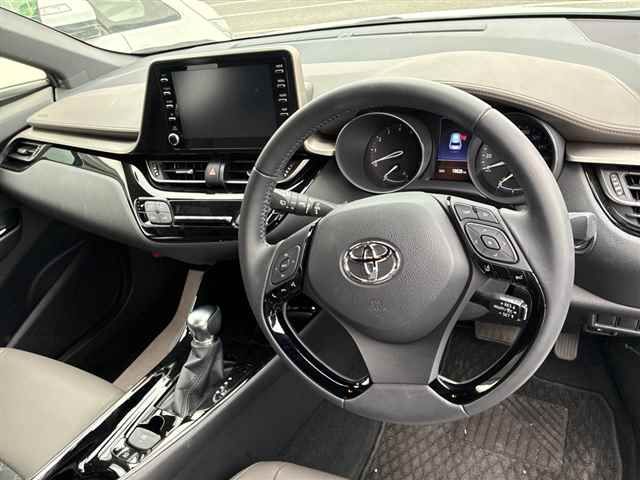 2023 Toyota C-HR G-T auction photo 3