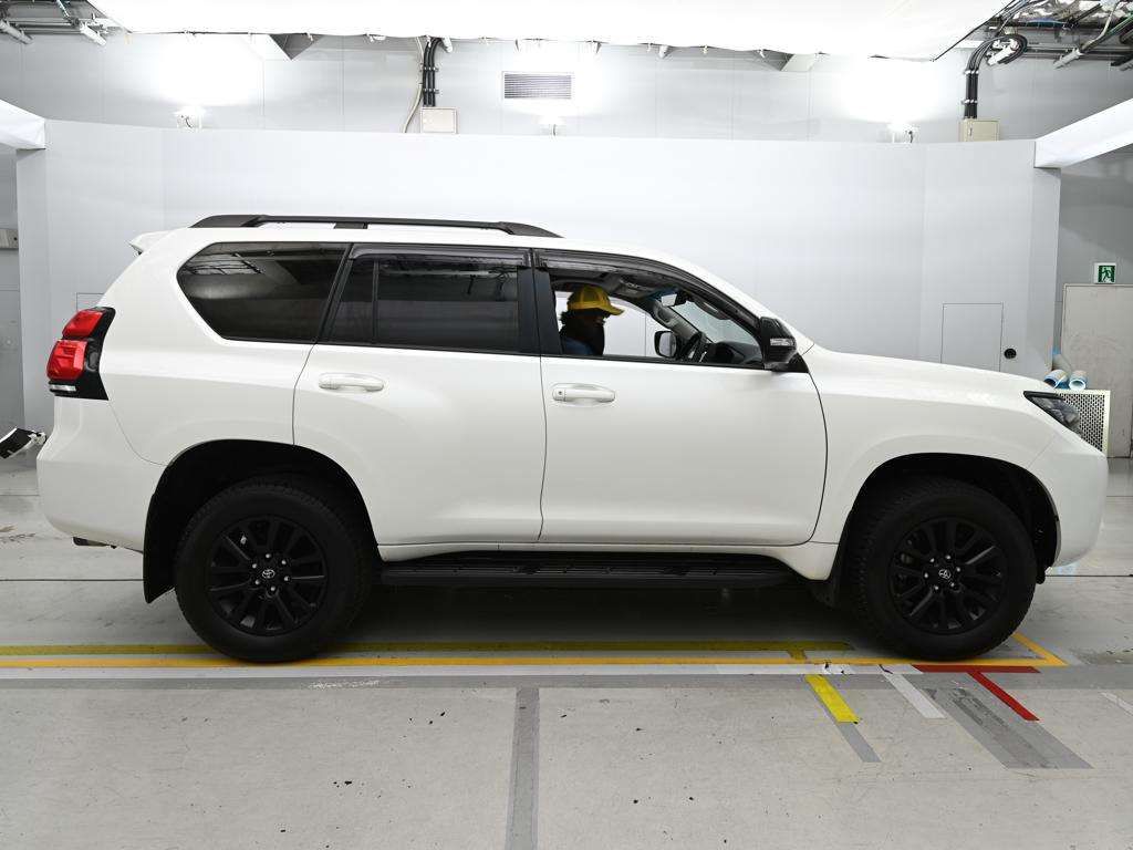 2023 Toyota Land Cruiser Prado TXL Package Matte Bra 4WD auction photo 3