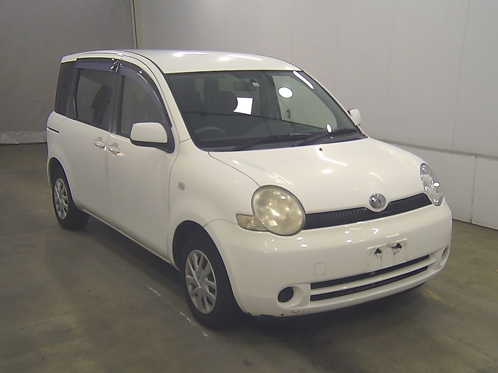 2005 Toyota Sienta X Japan auction vehicle