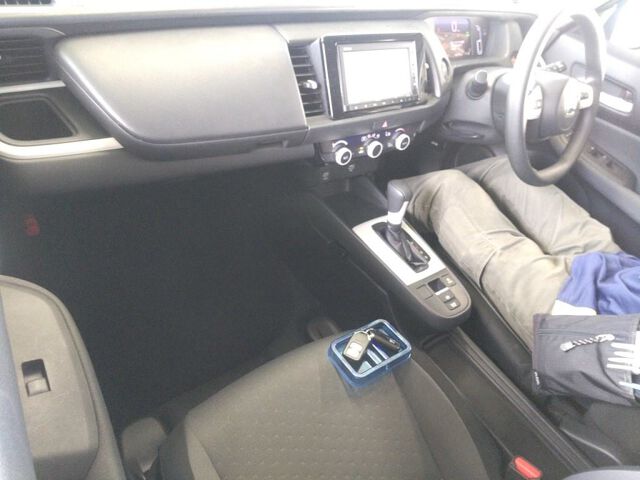 2020 Honda Fit EHEVベーシック auction photo 3