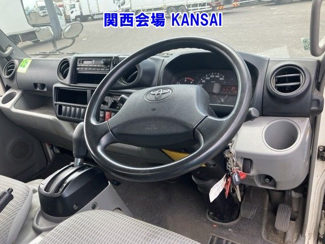 2014 Toyota Dyna アルミバン auction photo 4