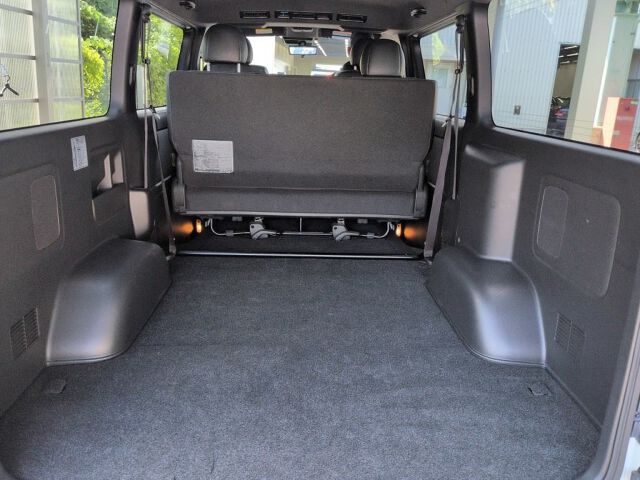 2025 Toyota Hiace LSGLダークプラS 4WD auction photo 6