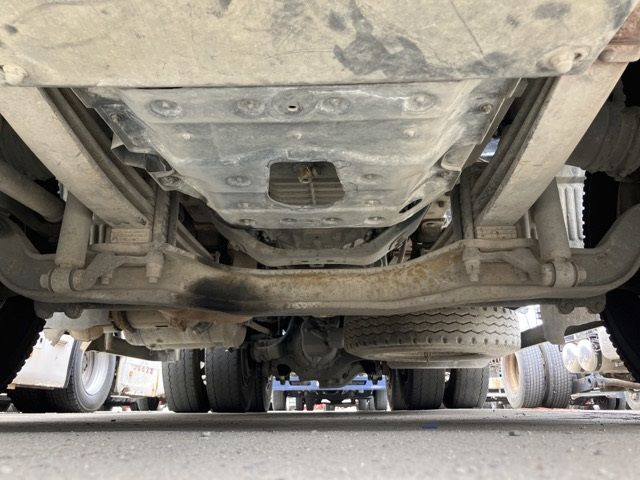 2017 Hino Profia dump auction photo 9